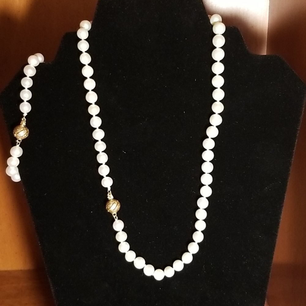 18" Natural White Pearl Necklace, Bracelet Earrings